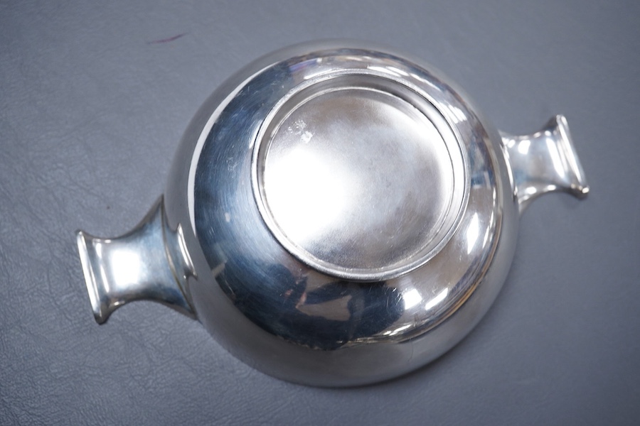 A George V silver quaich, by Henry Wigful, Sheffield, 1918, with lug handles, 19.5cm over handles, 9.8oz.